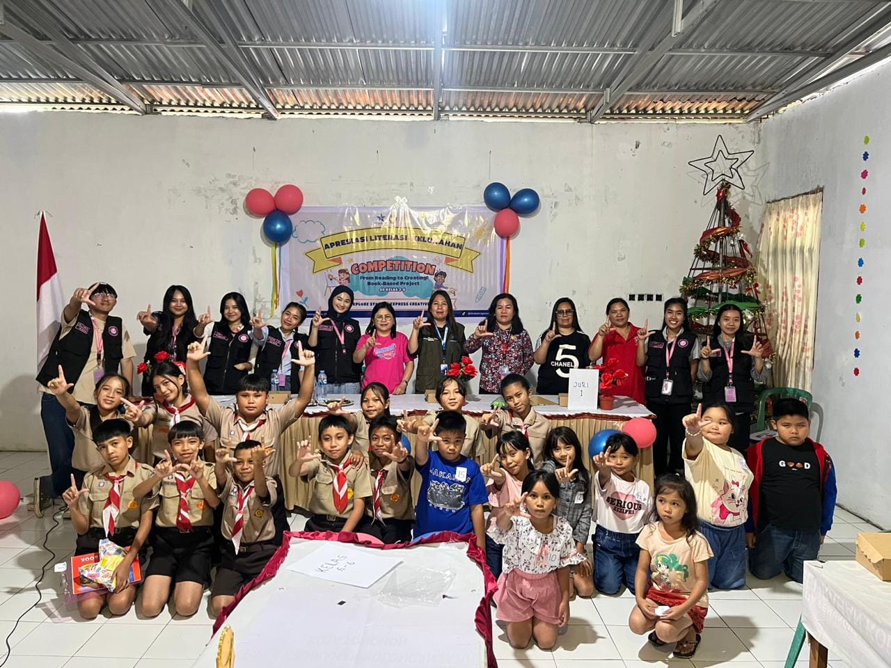 Mahasiswa KKN UNIMA Akhiri Program dengan Apresiasi Literasi bagi Anak dan Masyarakat Kelurahan Kolongan Satu 1 Mahasiswa KKN UNIMA Akhiri Program dengan Apresiasi Literasi bagi Anak dan Masyarakat Kelurahan Kolongan Satu