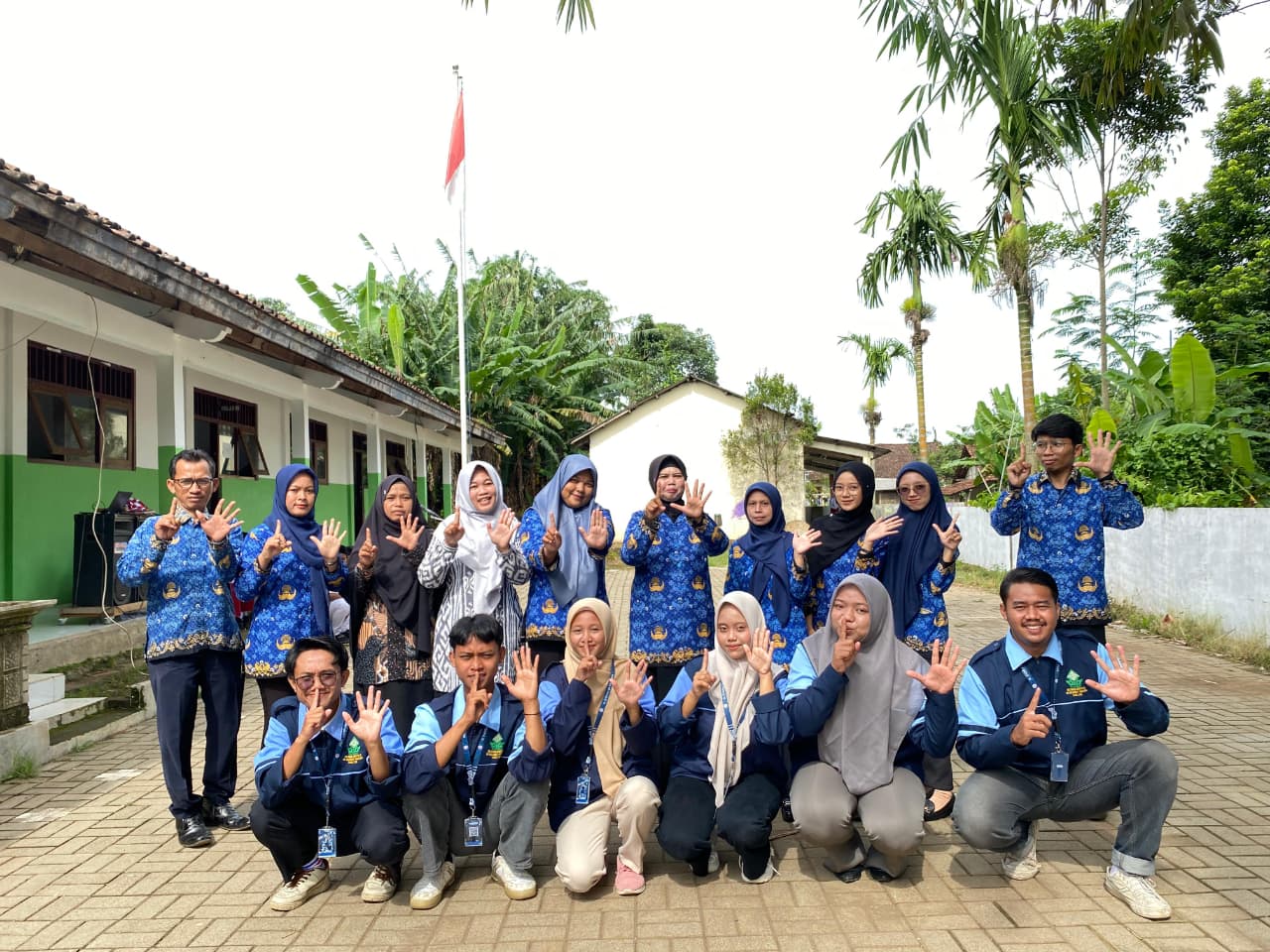 Momen Kebersamaan, Perpisahan KKN UIN Walisongo Reguler Angkatan 85 Posko 15 dengan Siswa SD,TK, DAN KB Berjalan Penuh Kehangatan