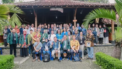 Sinergi Global untuk Lokal, ICS 2025 Bangkitkan Potensi Batik Giriloyo, Wedang Uwuh Herbalfit dan Pustaka Desa di Wukirsari 10 Sinergi Global untuk Lokal, ICS 2025 Bangkitkan Potensi Batik Giriloyo, Wedang Uwuh Herbalfit dan Pustaka Desa di Wukirsari