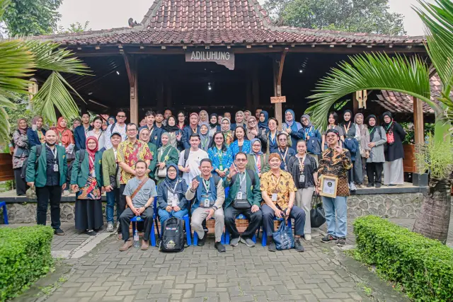 Sinergi Global untuk Lokal, ICS 2025 Bangkitkan Potensi Batik Giriloyo, Wedang Uwuh Herbalfit dan Pustaka Desa di Wukirsari 1 Sinergi Global untuk Lokal, ICS 2025 Bangkitkan Potensi Batik Giriloyo, Wedang Uwuh Herbalfit dan Pustaka Desa di Wukirsari