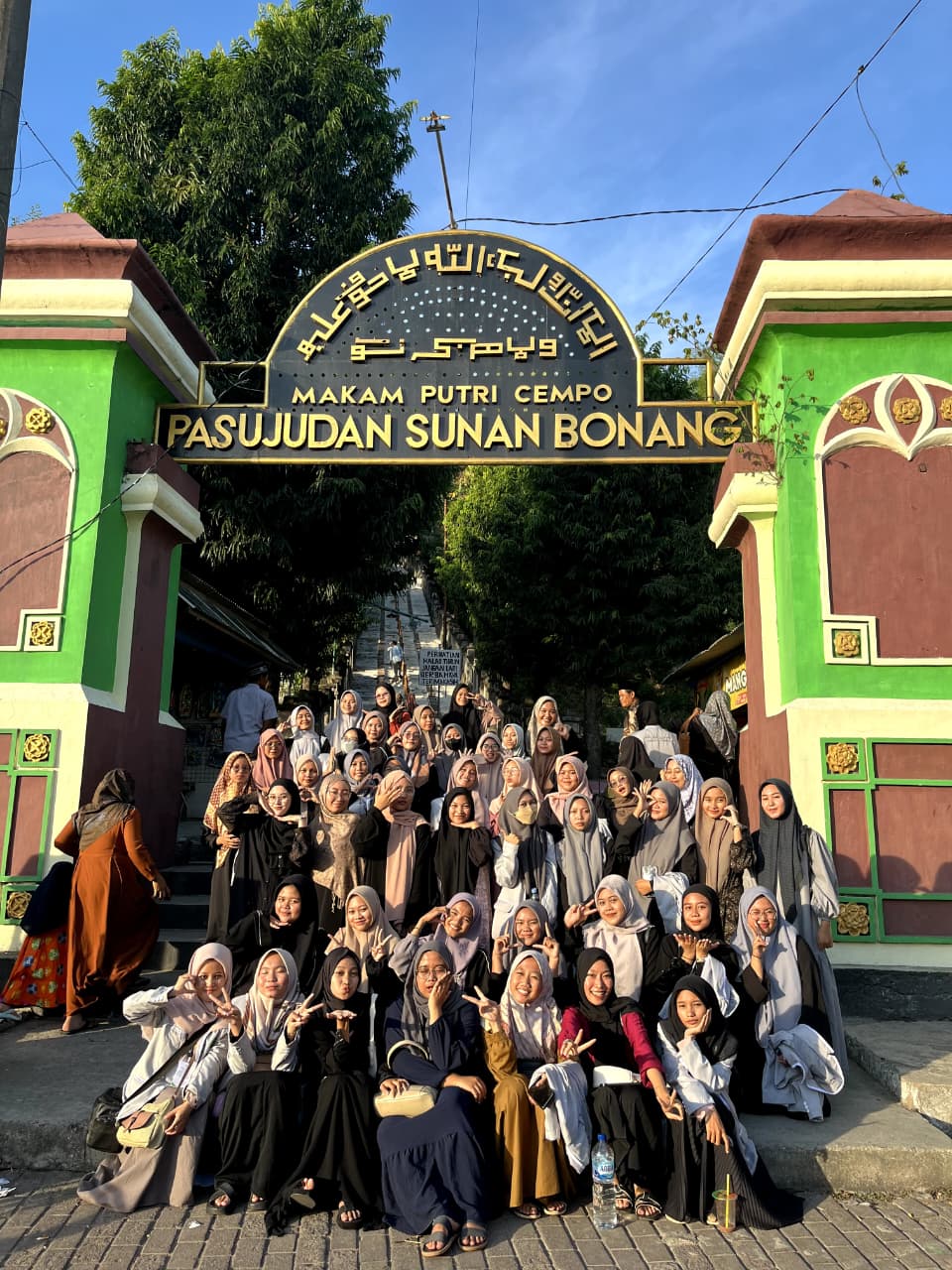 Pendidikan Islam Berbasis Akhlak di Era Digital: Kiprah Pondok Pesantren Al-Hikmah Kajen Pekalongan 1 Pendidikan Islam Berbasis Akhlak di Era Digital: Kiprah Pondok Pesantren Al-Hikmah Kajen Pekalongan
