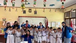Mahasiswa KKN UNIMA Gelar Literasi “Cerdas Mengulas Buku” di SD Inpres 4/82 Walian
