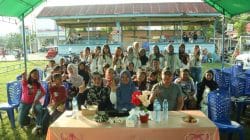 Mahasiswi KKN T-Literasi Unima Sukses Menggelar Kegiatan ‘Aksi Literasi’ di Lapangan Pobundayan!