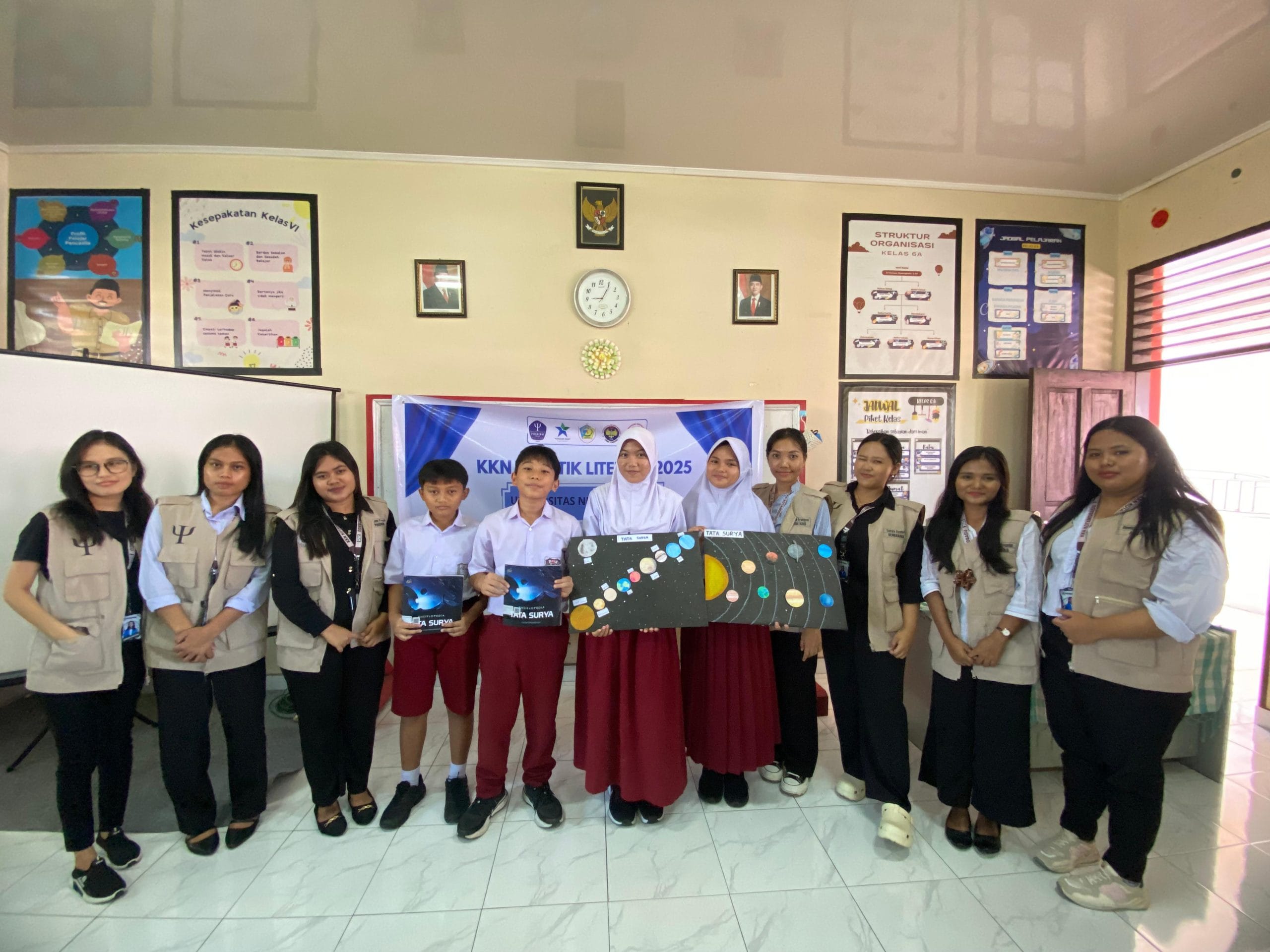 Mahasiswa KKN Universitas Negeri Manado Ajak Siswa SDN 01 Kotamobagu Buat Proyek Tata Surya Berbasis Buku Literasi 1 Mahasiswa KKN Universitas Negeri Manado Ajak Siswa SDN 01 Kotamobagu Buat Proyek Tata Surya Berbasis Buku Literasi