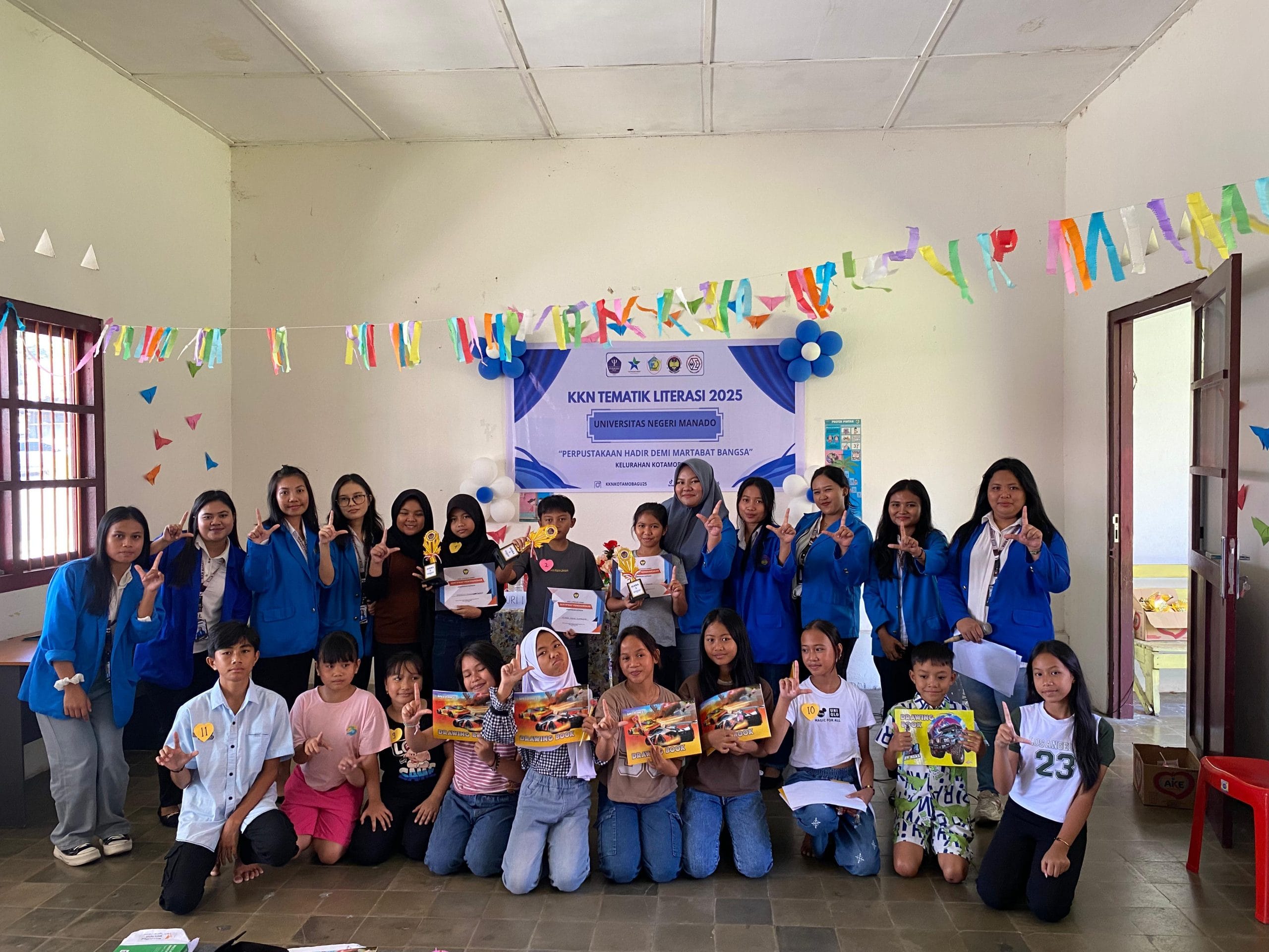 Mahasiswa KKN Universitas Negeri Manado Gelar Lomba “Cerdas Mengulas Buku” di Kelurahan Kotamobagu untuk Tingkatkan Literasi Masyarakat 2 Mahasiswa KKN Universitas Negeri Manado Gelar Lomba “Cerdas Mengulas Buku” di Kelurahan Kotamobagu untuk Tingkatkan Literasi Masyarakat
