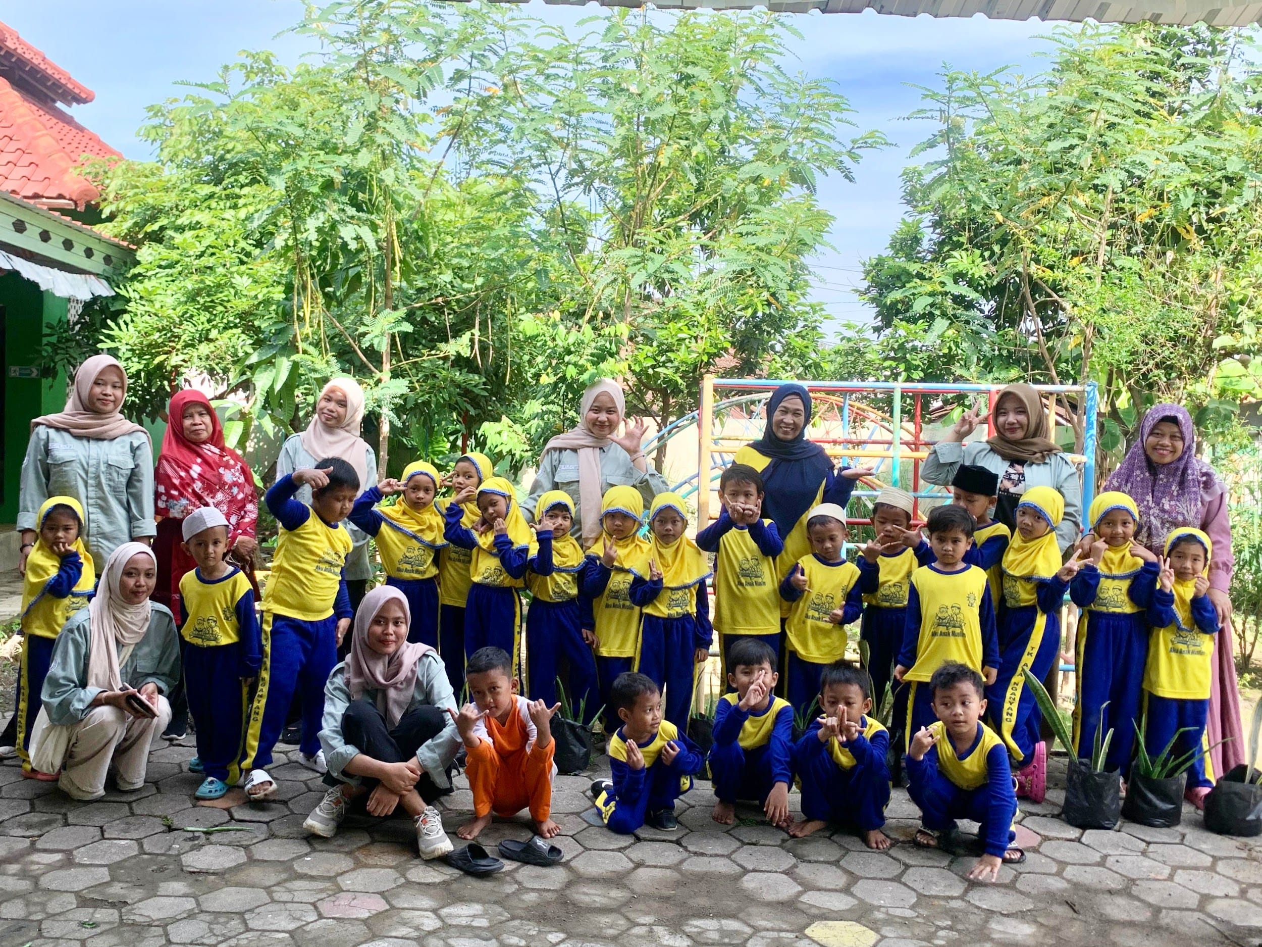Mahasiswa UNY Laksanakan Program SDGs, Kenalkan Ekosistem Daratan dan Penanganan Perubahan Iklim di TK ABA Nganyang, Piyungan, Bantul