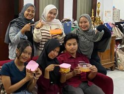 Mahasiswa PG PAUD Wujudkan Pekerjaan Layak dan Pertumbuhan Ekonomi Melalui Pembelajaran Inovasi Pengolahan Jeruk Menjadi Produk Eco-Friendly (Sabun) dan Pangan Kreatif (Permen Jelly)