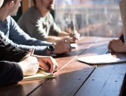 Membangun Komunikasi yang Efektif: Peran Komunikasi Organisasi dalam Meningkatkan SDM