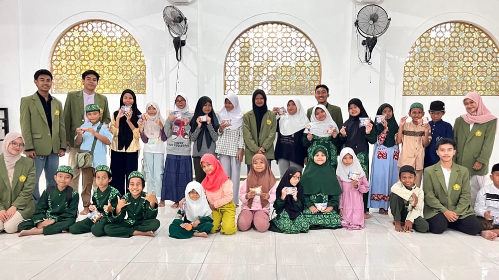 Mahasiswa UPN "Veteran" Jawa Timur Tanamkan Nilai Moderasi Beragama melalui Kegiatan Edukatif Bersama TPQ Muqimuddin 1 Mahasiswa UPN "Veteran" Jawa Timur Tanamkan Nilai Moderasi Beragama melalui Kegiatan Edukatif Bersama TPQ Muqimuddin