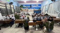 Mahasiswa UPN “Veteran” Jatim Edukasi Pelajar SMPN 3 Surabaya soal Bahaya Post-Truth