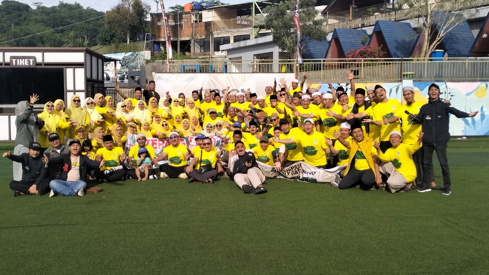 Mempererat Ukhuwah, Meneguhkan Kedaulatan: Alumni Miftahul Huda Angkatan 9 (ANGKASA) Gelar Tepson & Family Gathering 1 Mempererat Ukhuwah, Meneguhkan Kedaulatan: Alumni Miftahul Huda Angkatan 9 (ANGKASA) Gelar Tepson & Family Gathering