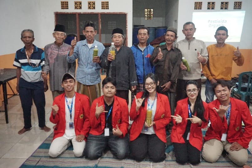 Upaya Pengabdian Masyarakat dalam Meningkatkan Penggunaan Pestisida Organik pada Petani Dusun Pamotan, Desa Warugunung