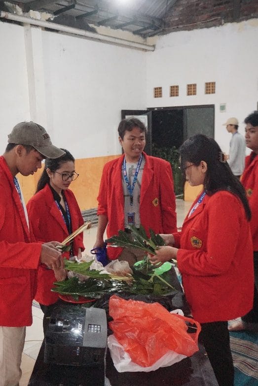 Upaya Pengabdian Masyarakat dalam Meningkatkan Penggunaan Pestisida Organik pada Petani Dusun Pamotan, Desa Warugunung