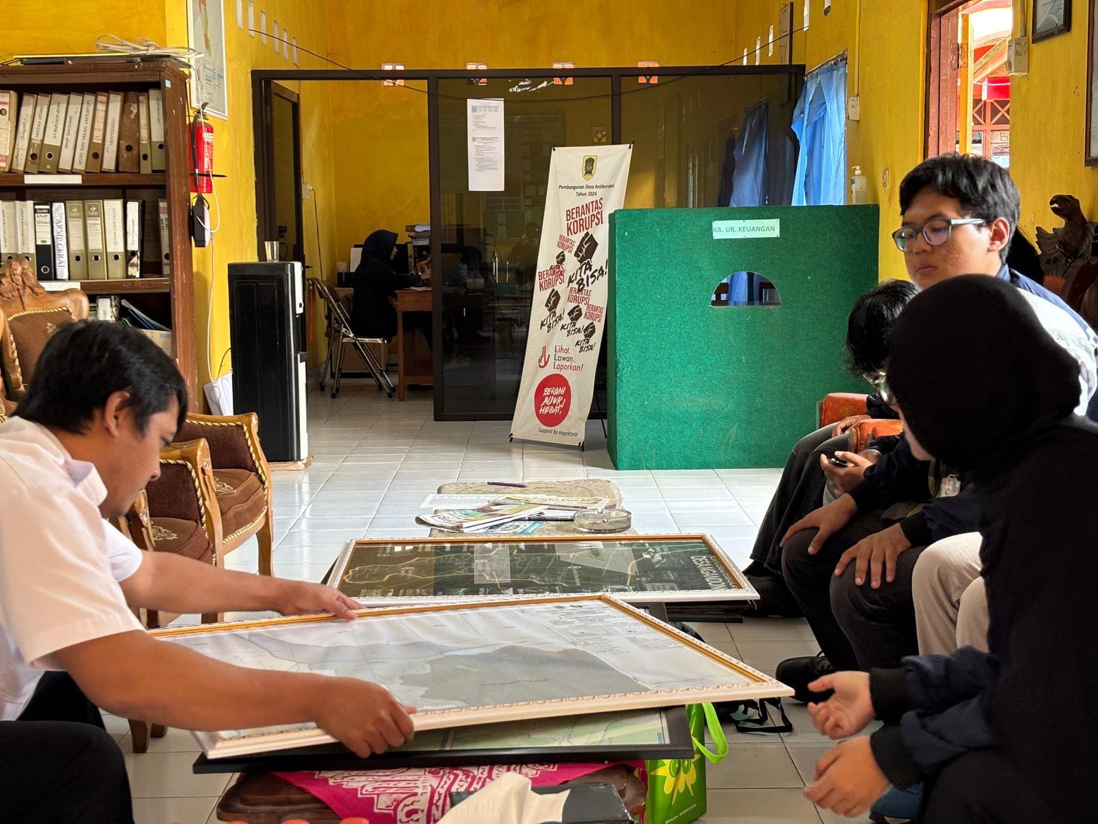 Digitalisasi Infrastruktur Desa: Mahasiswa KKN Undip Hadirkan Peta Zonasi Bencana di Desa Ngandong 2 Digitalisasi Infrastruktur Desa: Mahasiswa KKN Undip Hadirkan Peta Zonasi Bencana di Desa Ngandong