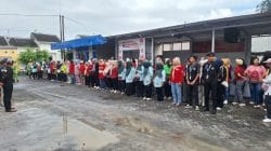 Mahasiswa KKN UPGRIS Kelompok 33 Berpartisipasi dalam Kegiatan Pemberantasan Jentik Nyamuk serta Membagikan Obat Jentik di Kelurahan Tlogomulyo Kecamatan Pedurungan Kota Semarang