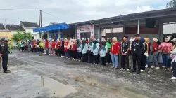 Mahasiswa KKN UPGRIS Kelompok 33 Berpartisipasi dalam Kegiatan Pemberantasan Jentik Nyamuk serta Membagikan Obat Jentik di Kelurahan Tlogomulyo Kecamatan Pedurungan Kota Semarang