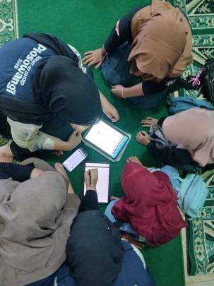 Belajar Bersama di Sore Hari, Mahasiswa KKN-T 27 UNDIP Ajar Anak SD di Lingkungan Desa Plosowangi 2 WhatsApp Image 2026-02-05 at 23.27.24