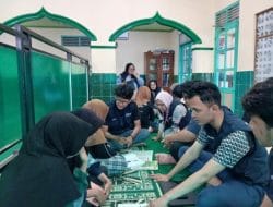 Belajar Bersama di Sore Hari, Mahasiswa KKN-T 27 UNDIP Ajar Anak SD di Lingkungan Desa Plosowangi