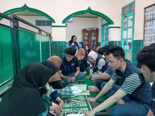 Belajar Bersama di Sore Hari, Mahasiswa KKN-T 27 UNDIP Ajar Anak SD di Lingkungan Desa Plosowangi 1 WhatsApp Image 2026-02-05 at 23.31.54