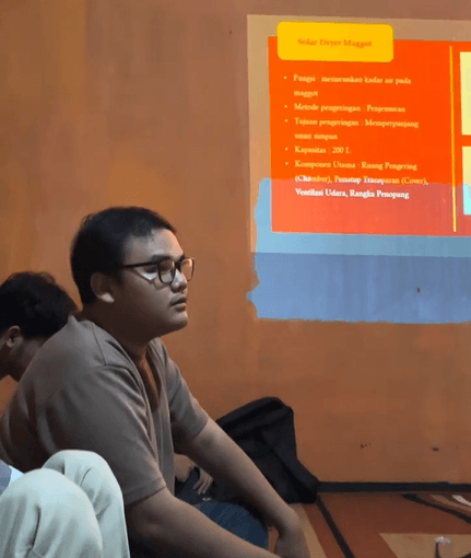Mahasiswa KKN UNDIP Rancang Alat Pengering Maggot Tenaga Surya sebagai Bagian dari Perencanaan Program BUMDes di Desa Babalan Lor