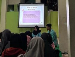 Cerdas Bermedia Sejak Dini, Mahasiswa KKN UNS Ajak Anak Desa Dibal Lebih Bijak Gunakan Media Sosial
