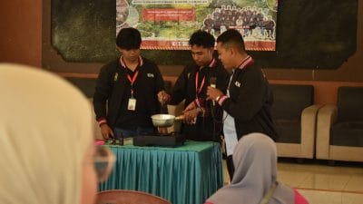 Kreativitas Mahasiswa KKN UMM, Kopi Lokal Disulap Menjadi Sabun Bernilai Ekonomi di Desa Argotirto