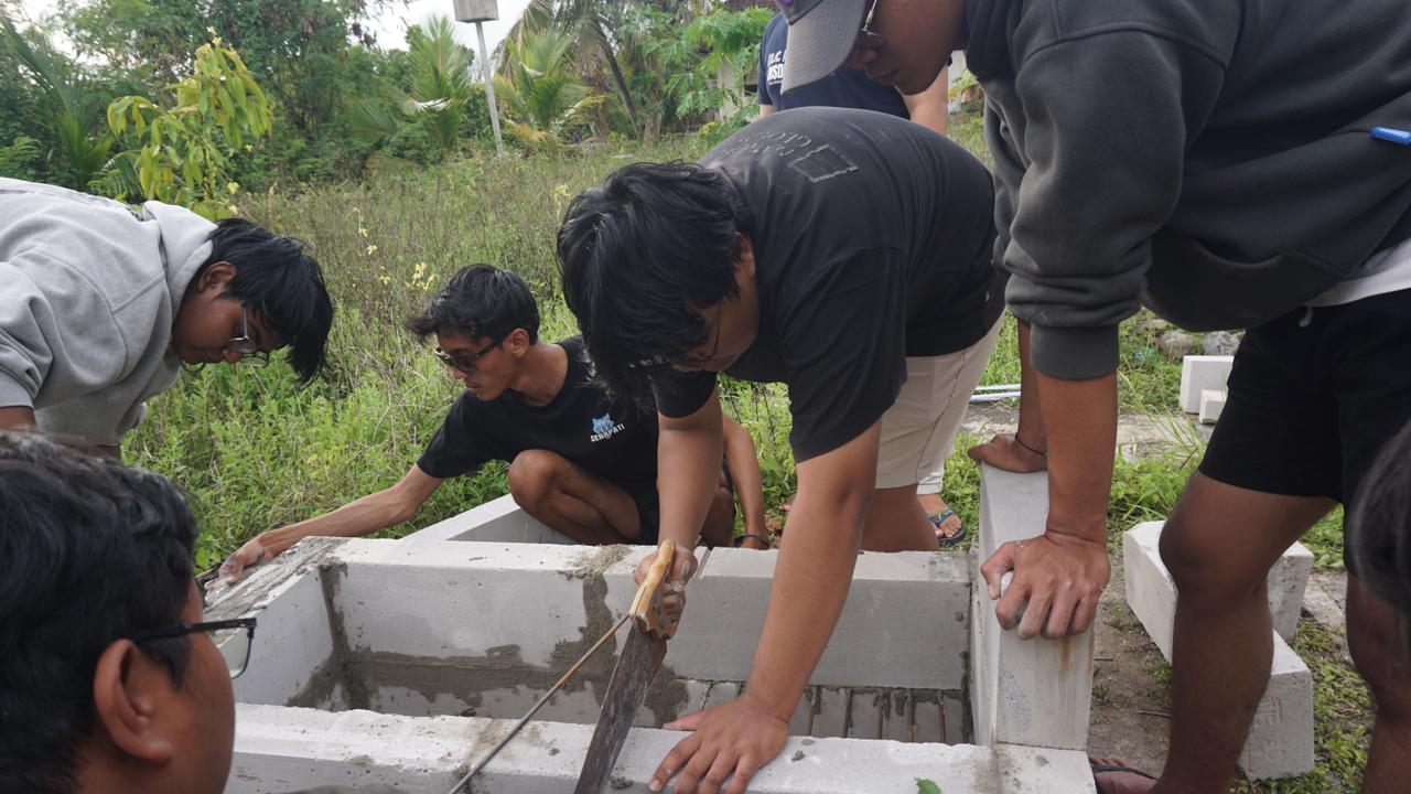 Mahasiswa KKN UNS 181.2 Kenalkan Teknologi Rocket Stove Hemat Energi di Desa Timpag 1 proker-a-2