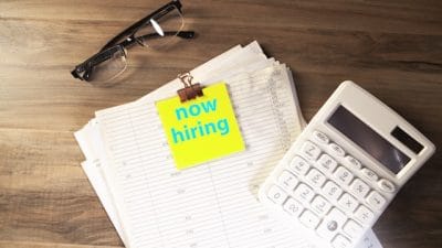 Pengangguran di Indonesia: Cerminan Kesenjangan antara Kualitas Individu dan Sistem Ketenagakerjaan 9 Pengangguran di Indonesia: Cerminan Kesenjangan antara Kualitas Individu dan Sistem Ketenagakerjaan