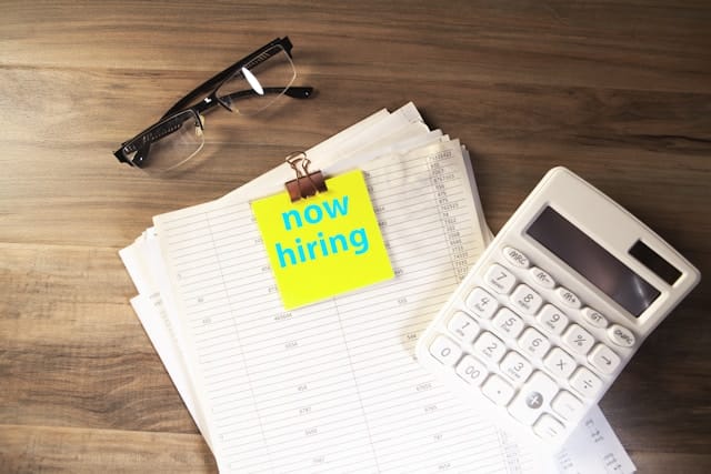 Pengangguran di Indonesia: Cerminan Kesenjangan antara Kualitas Individu dan Sistem Ketenagakerjaan 1 Pengangguran di Indonesia: Cerminan Kesenjangan antara Kualitas Individu dan Sistem Ketenagakerjaan