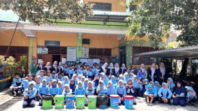 Cegah Banjir Sejak Dini, Mahasiswa Magang UPGRIS Ajarkan Siswa SDN Sambirejo 01 Memilah Sampah 13 Cegah Banjir Sejak Dini, Mahasiswa Magang UPGRIS Ajarkan Siswa SDN Sambirejo 01 Memilah Sampah
