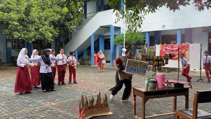 Siaga Sejak Dini, Mahasiswa PPL UPGRIS Ajarkan Penanganan Kebakaran lewat Drama Pendek di SD Negeri Palebon 03