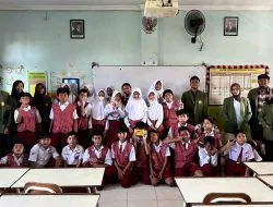 Mahasiswa UPN “Veteran” Jatim Tanamkan Moderasi Beragama dan Literasi Digital di SDN Gunung Anyar Tambak